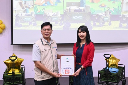 安麗捐贈5,853台推車送進850所偏鄉及非山非市學校 支持第一線教育工作者減輕搬運負擔(標題圖檔)