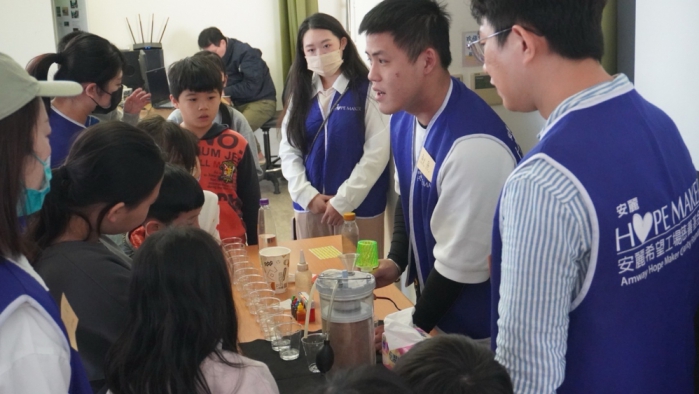 愛陪伴課輔班——安麗基金會志工攜手家扶溫暖童年(標題圖檔)